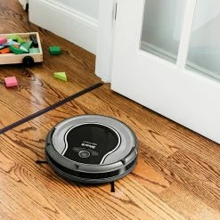 BargainJunkie New Shark ION Dual-Action Robot Vacuum RV720